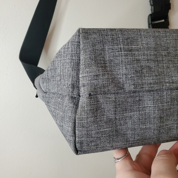 Herschel Classic Canvas Messenger Bag Black Grey White - Picture 16 of 16